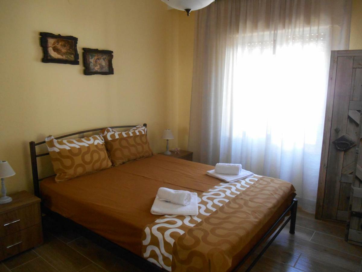 John And Tania'S Garden Villa พริโนส ภายนอก รูปภาพ